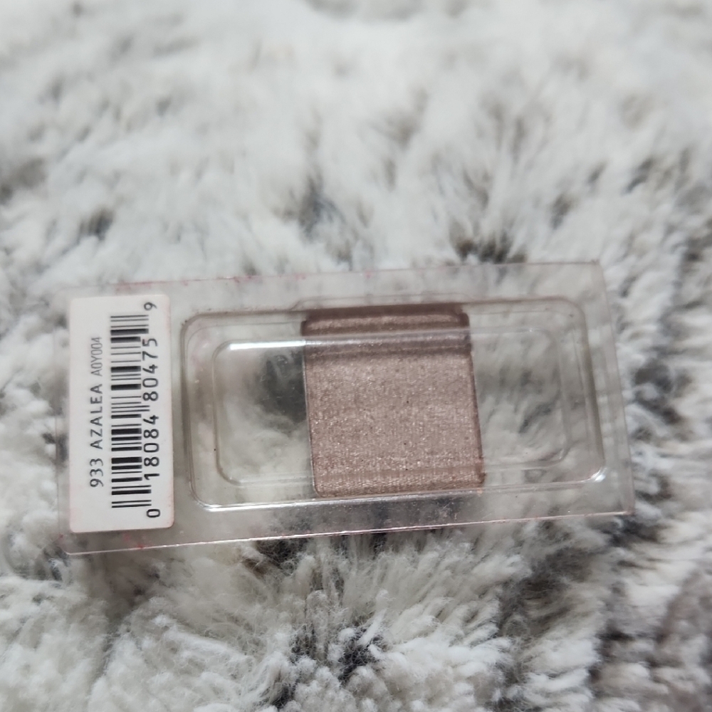 Single Eyeshadow in Shimmery Taupe